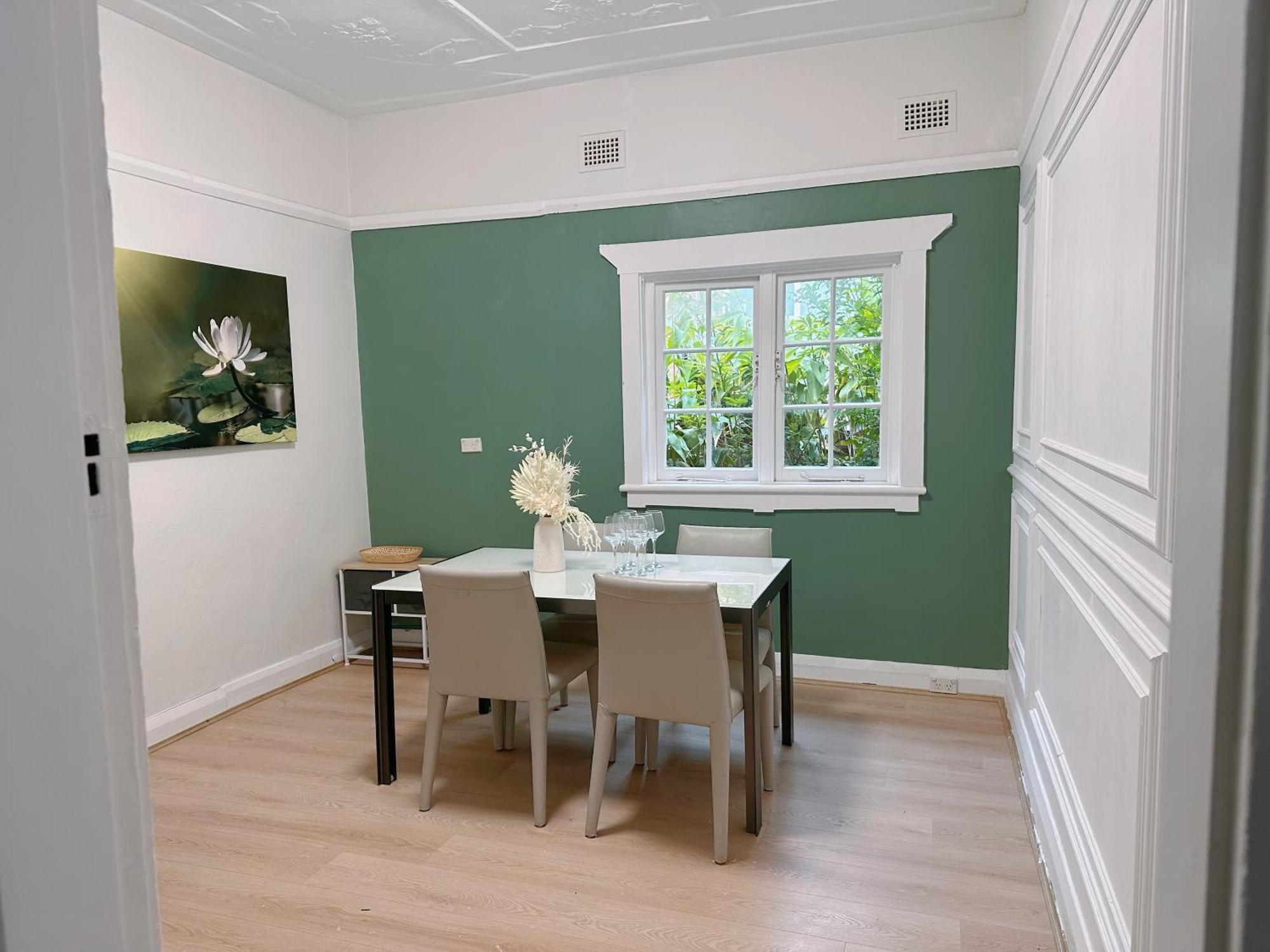 Three Bedroom House Within Walking Distance To Light Rail Station Ferienhaus Sydney